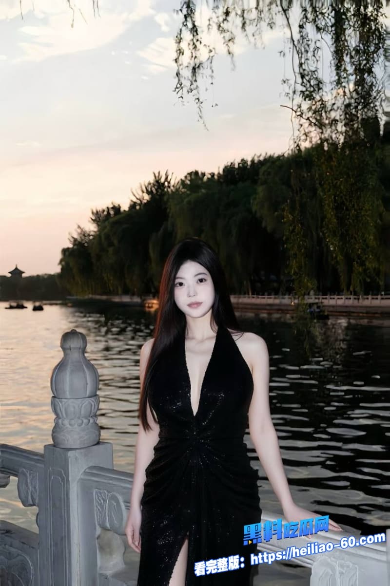 海角兄妹乱伦巨乳妹妹放假回家被亲哥掐奶子揉到硬随后疯狂爆操骚穴边挨操边揉阴蒂1