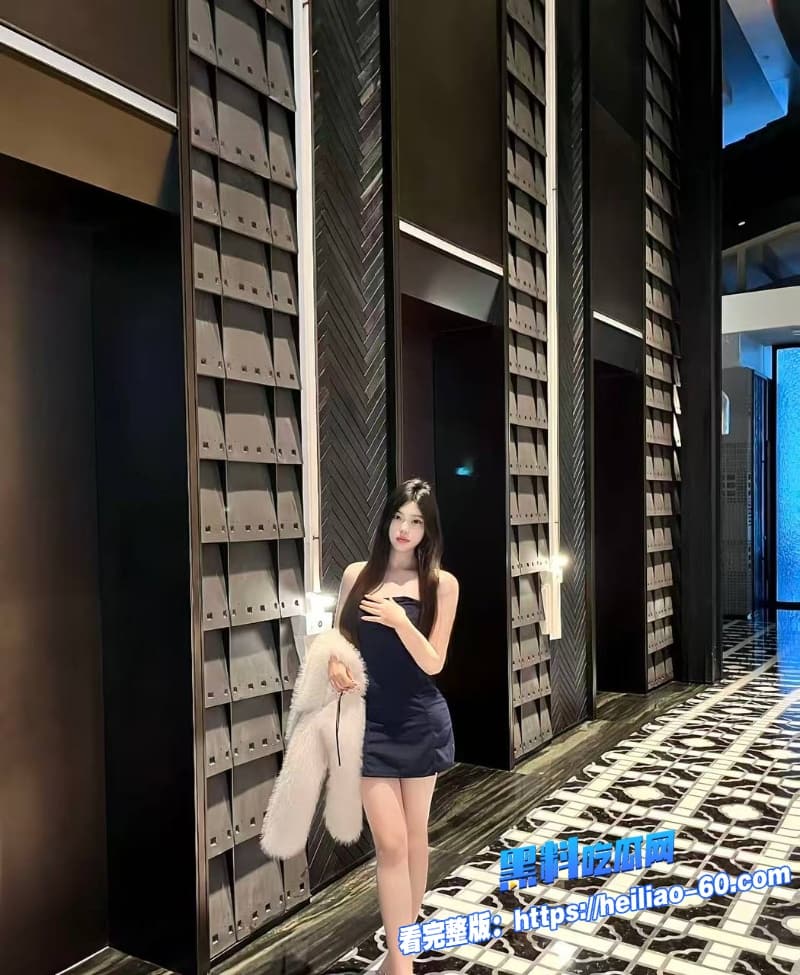 海角兄妹乱伦巨乳妹妹放假回家被亲哥掐奶子揉到硬随后疯狂爆操骚穴边挨操边揉阴蒂5
