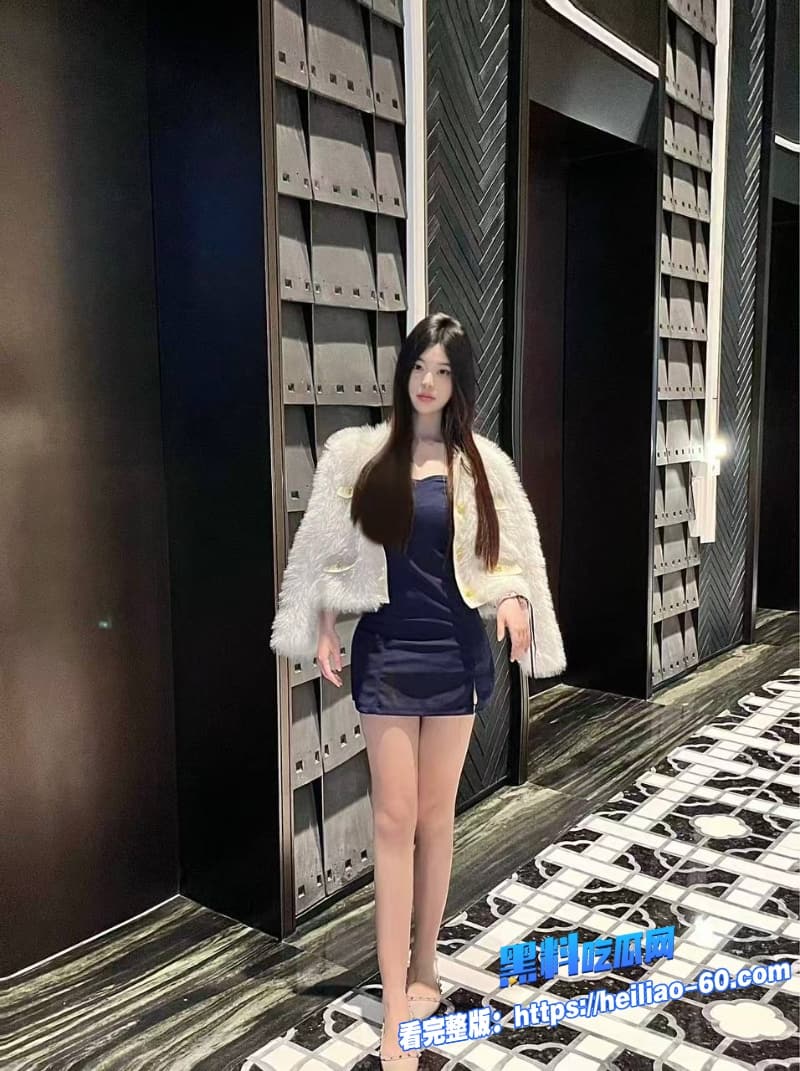 海角兄妹乱伦巨乳妹妹放假回家被亲哥掐奶子揉到硬随后疯狂爆操骚穴边挨操边揉阴蒂6
