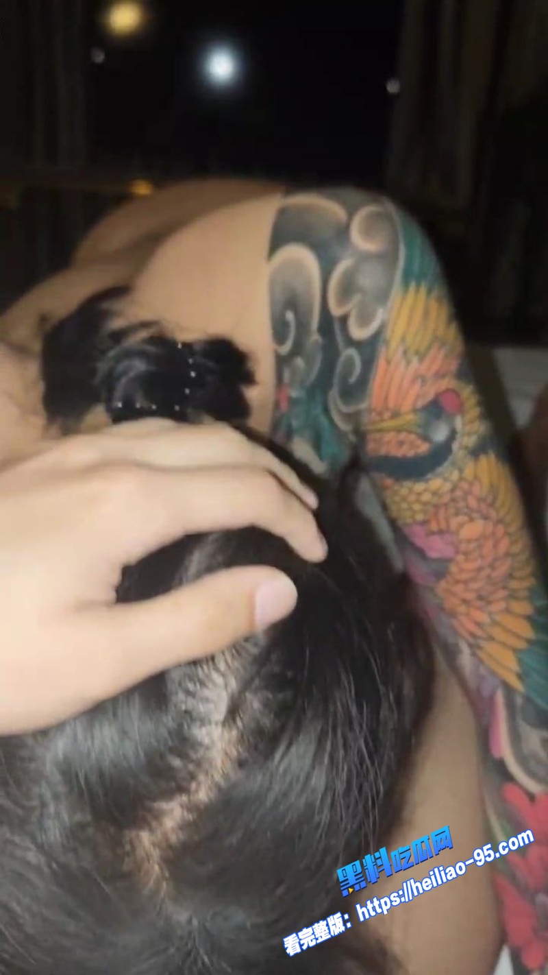 满背纹身淫荡精神小妹沦为胯下专属骚母狗榨精技术一流被猛干到彻底臣服11 满背纹身淫荡精神小妹沦为胯下专属骚母狗榨精技术一流被猛干到彻底臣服11