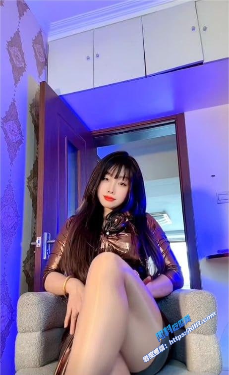 抖音丝袜熟女 小姨 私密视频泄露 高跟黑丝玩具齐上阵 大奶肥穴狂抽插 淫水淌不停！3