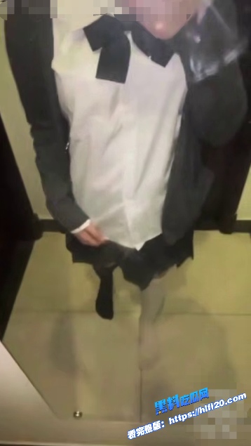 真实兄妹乱伦！给哥哥带来不一样的惊喜 穿着黑丝jk服 被哥哥大屌插入内射！图2