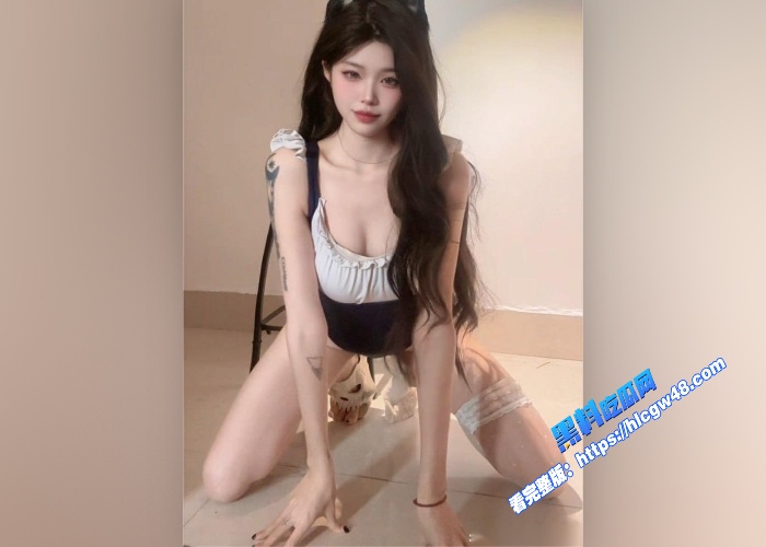 抖音167万粉丝网红小哭包不哭私人定制福利流出纹身热舞美脚秀黑丝性感美臀完美展示 图2WH700x500px 抖音167万粉丝网红小哭包不哭私人定制福利流出纹身热舞美脚秀黑丝性感美臀完美展示 图2WH700x500px