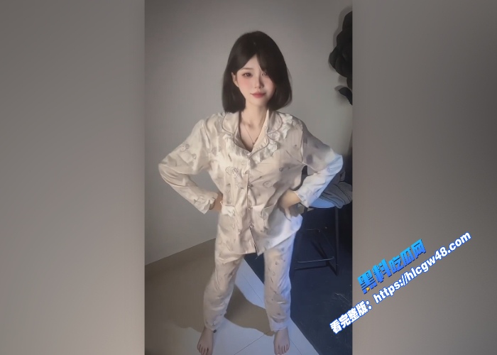 抖音167万粉丝网红小哭包不哭私人定制福利流出纹身热舞美脚秀黑丝性感美臀完美展示 图5WH700x500px 抖音167万粉丝网红小哭包不哭私人定制福利流出纹身热舞美脚秀黑丝性感美臀完美展示 图5WH700x500px
