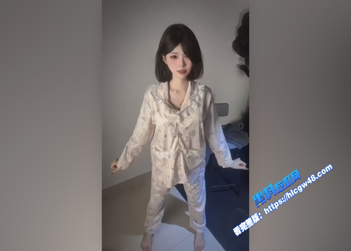 抖音167万粉丝网红小哭包不哭私人定制福利流出纹身热舞美脚秀黑丝性感美臀完美展示 图6WH700x500px 抖音167万粉丝网红小哭包不哭私人定制福利流出纹身热舞美脚秀黑丝性感美臀完美展示 图6WH700x500px