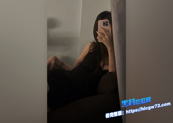 抖音骚熟女忘水余生被金主粉丝调教视频曝光制服丝袜肥臀真的太骚了穿上开档丝袜被大哥无套插入骚逼 图3