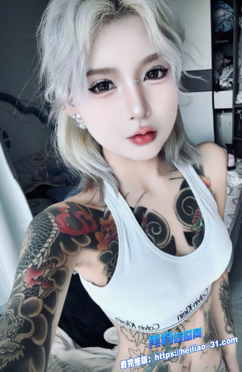 金发纹身精神小妹小珊与男友下海直播回放流出各种姿势轮番上 隔屏都觉得刺激爆表 7