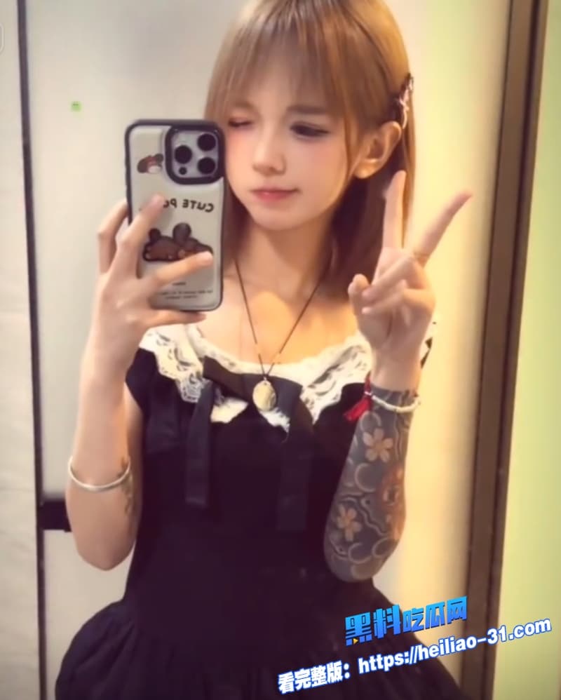 金发纹身精神小妹小珊与男友下海直播回放流出各种姿势轮番上 隔屏都觉得刺激爆表 9
