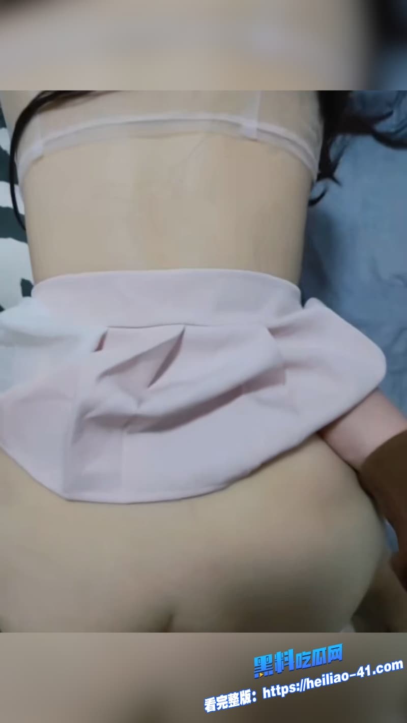绝美尤物护士姐姐性爱视频流出身穿制服跪地深喉口交被无套后入爆操到骚穴外翻15 绝美尤物护士姐姐性爱视频流出身穿制服跪地深喉口交被无套后入爆操到骚穴外翻15