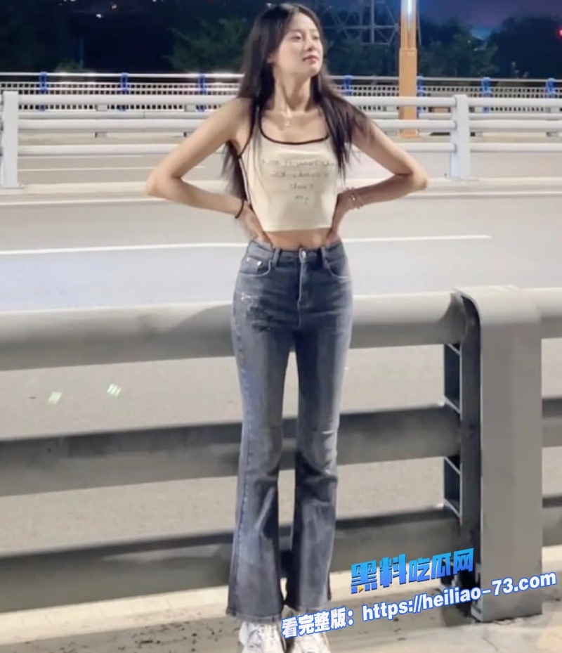 绿肚兜大学生女神被大叔男友无套猛操内粉嫩无毛骚穴爽到腿软叫不停1 绿肚兜大学生女神被大叔男友无套猛操内粉嫩无毛骚穴爽到腿软叫不停1