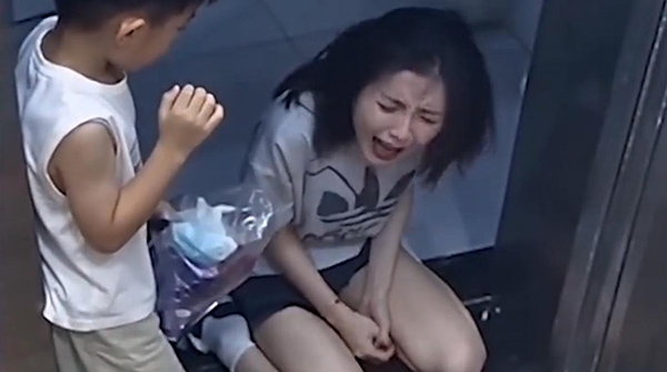 d813