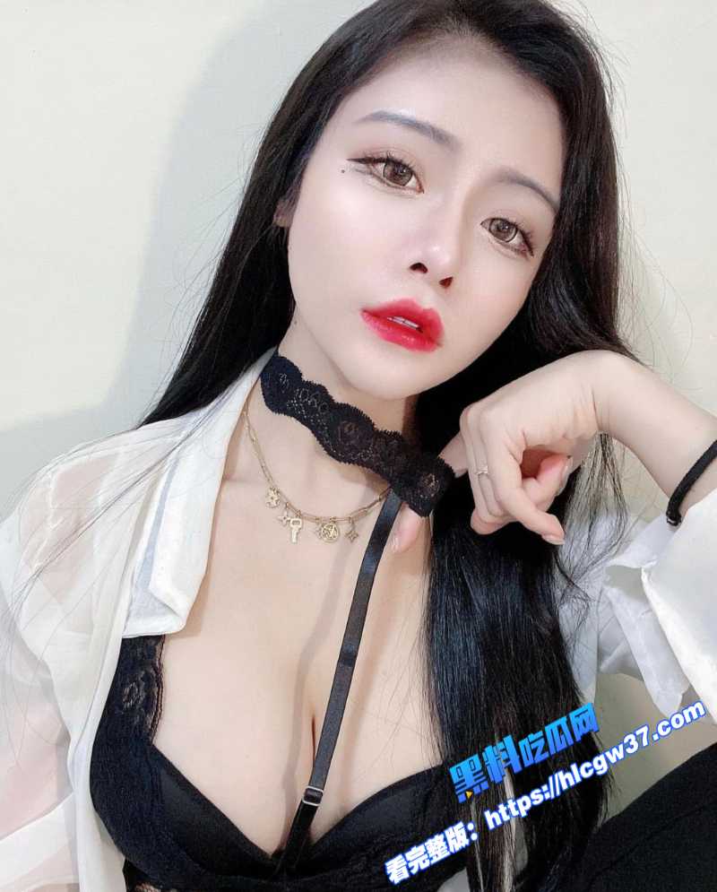 美女网红 咪咪 自拍私密视频勾引金主爸爸 精致小蜜穴一览无余！ 2