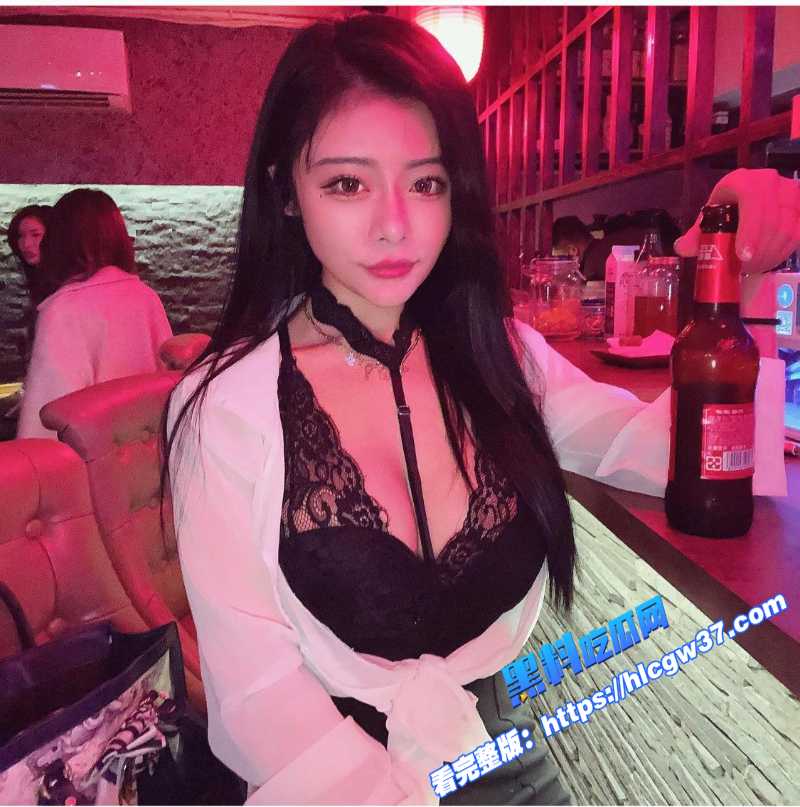 美女网红 咪咪 自拍私密视频勾引金主爸爸 精致小蜜穴一览无余！ 3