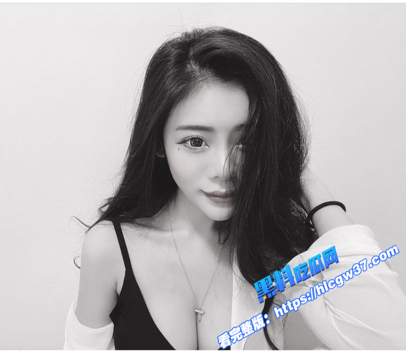 美女网红 咪咪 自拍私密视频勾引金主爸爸 精致小蜜穴一览无余！ 9