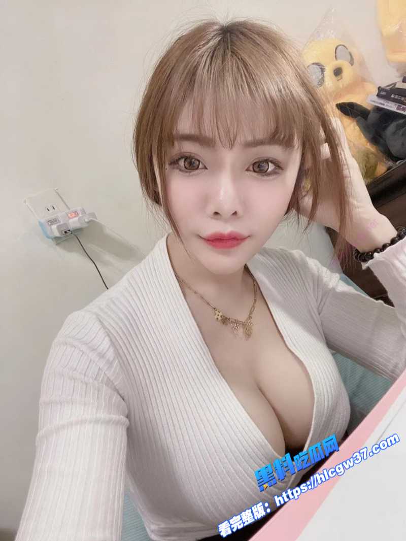 美女网红 咪咪 自拍私密视频勾引金主爸爸 精致小蜜穴一览无余！ 10