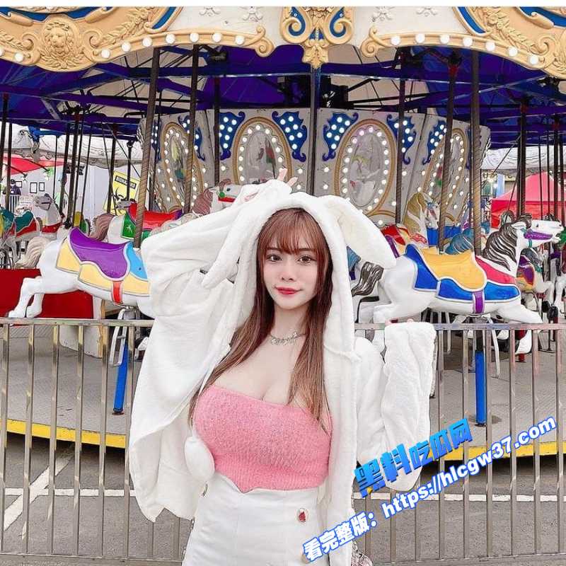 美女网红 咪咪 自拍私密视频勾引金主爸爸 精致小蜜穴一览无余！ 11