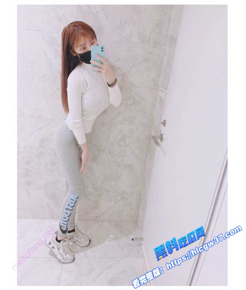 美女网红 咪咪 自拍私密视频勾引金主爸爸 精致小蜜穴一览无余！ 32