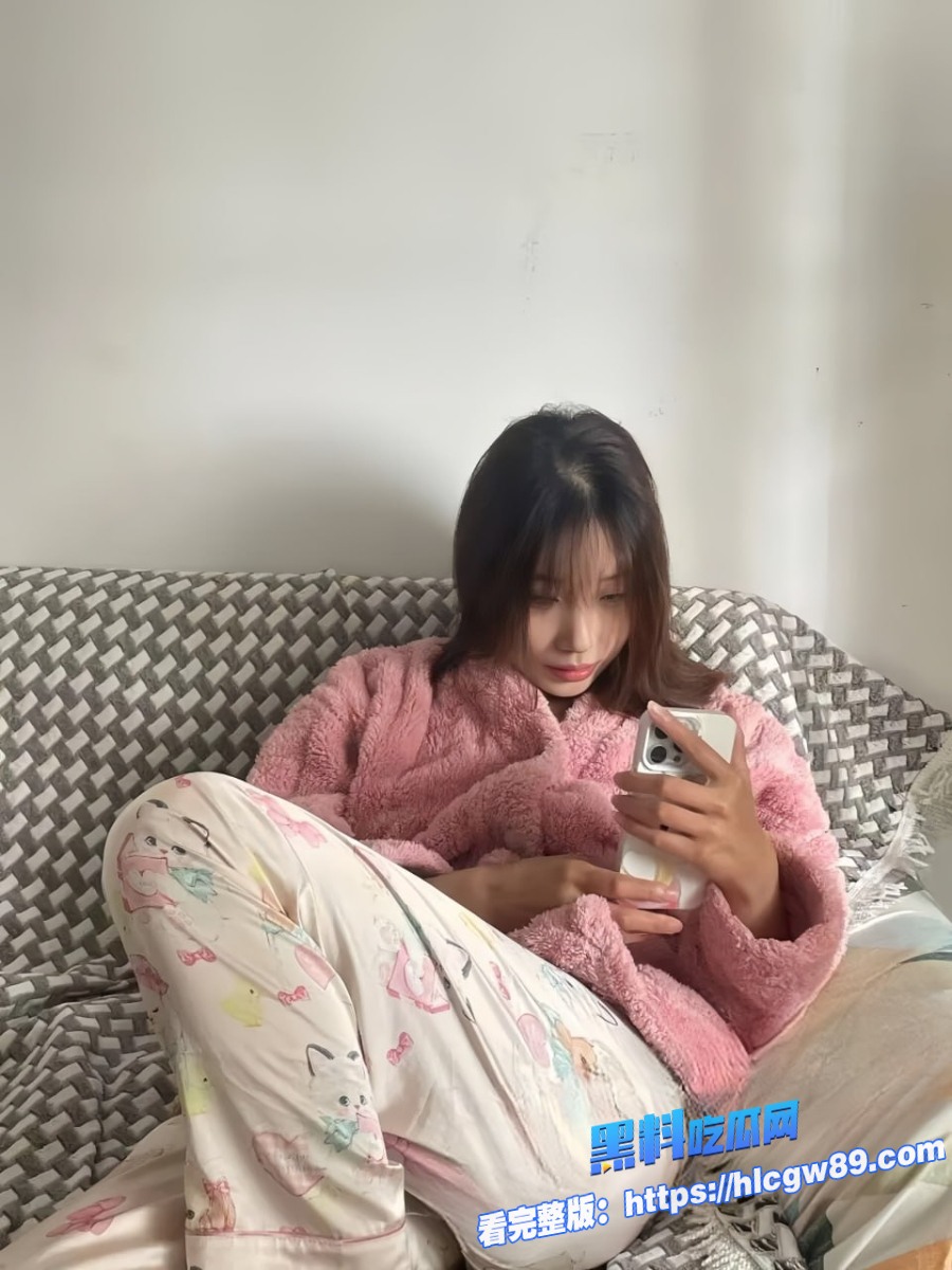 东北可爱大眼贫乳女大学生3