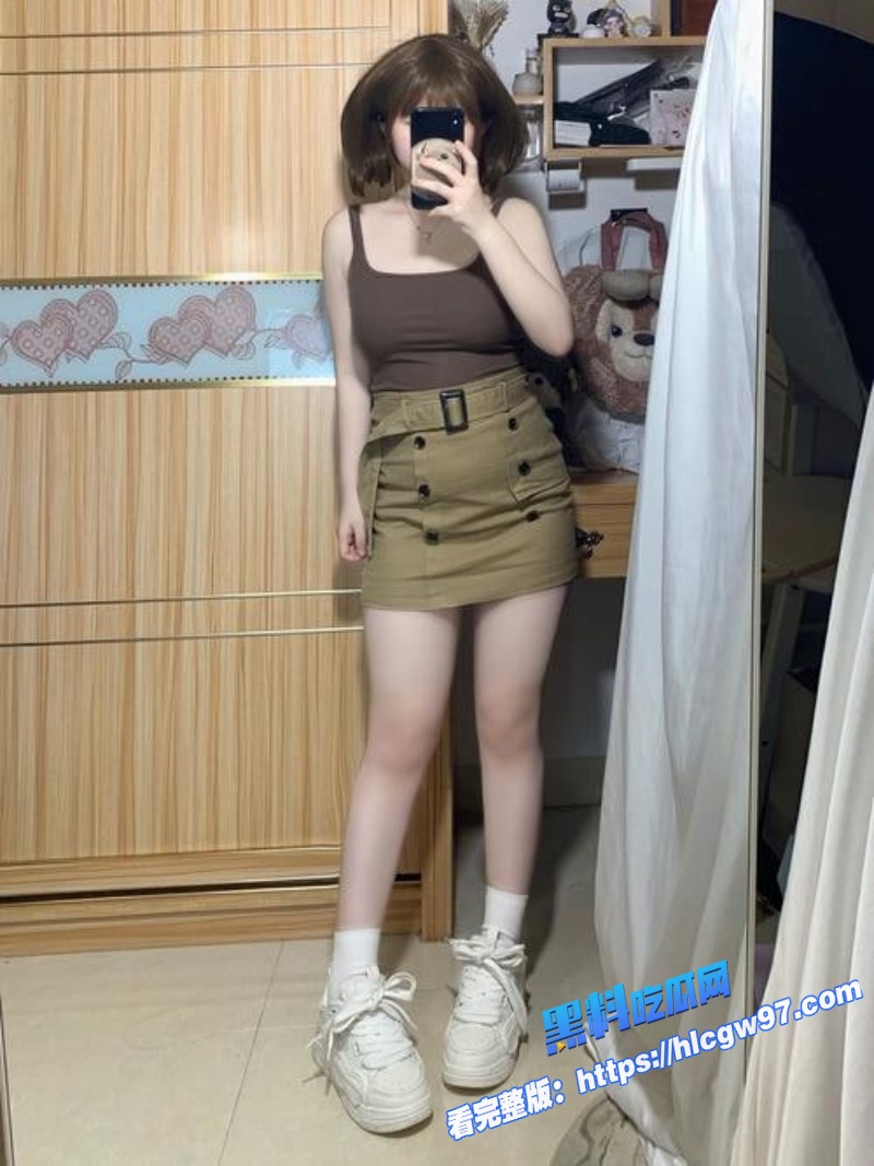 亲姨家的巨乳表妹性欲旺盛一进门就开始给表哥吃鸡巴1 亲姨家的巨乳表妹性欲旺盛一进门就开始给表哥吃鸡巴1