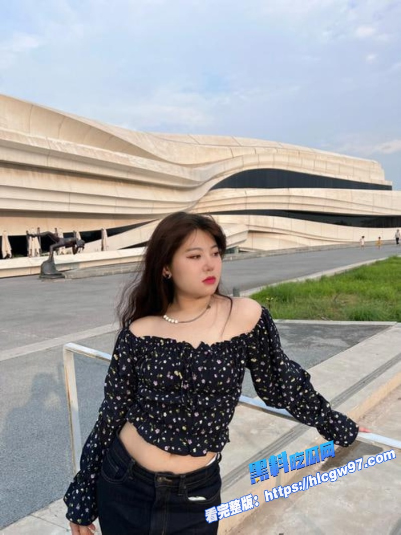 亲姨家的巨乳表妹性欲旺盛一进门就开始给表哥吃鸡巴3 亲姨家的巨乳表妹性欲旺盛一进门就开始给表哥吃鸡巴3