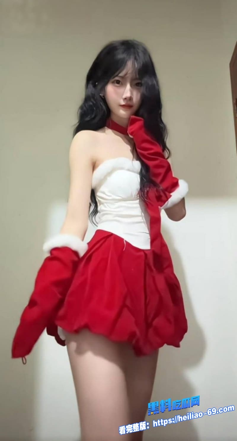 抖音133万清纯萝莉一只香下海了金主10万砸私拍女神白虎嫩穴全曝光3