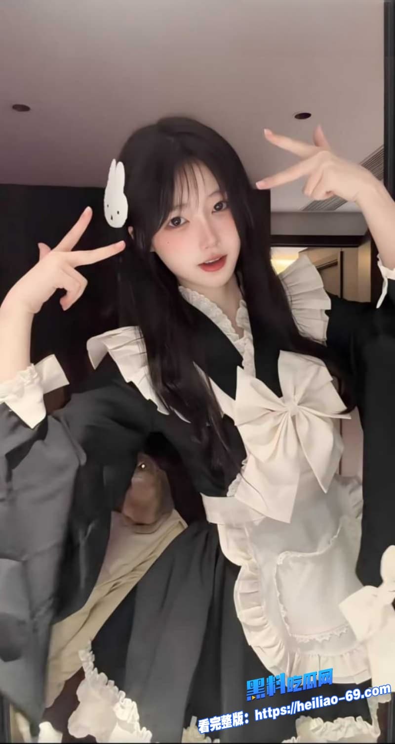 抖音133万清纯萝莉一只香下海了金主10万砸私拍女神白虎嫩穴全曝光6
