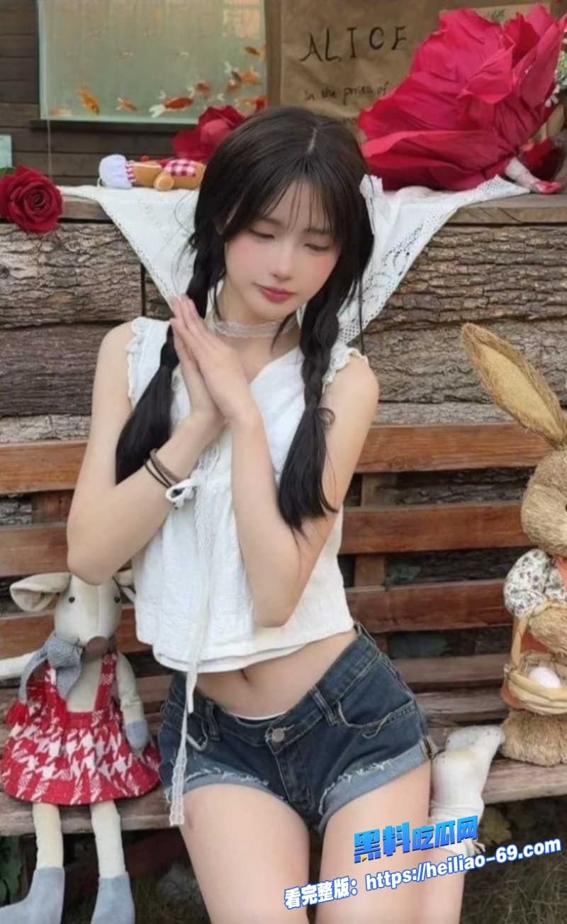 抖音133万清纯萝莉一只香下海了金主10万砸私拍女神白虎嫩穴全曝光7