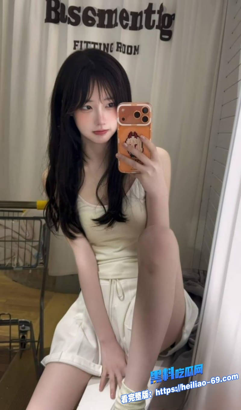 抖音133万清纯萝莉一只香下海了金主10万砸私拍女神白虎嫩穴全曝光23