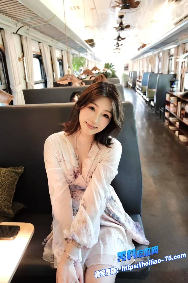 海角家庭乱伦小舅子出差半小时就把新婚骚弟媳操服了最后乖乖张腿让人猛干2 海角家庭乱伦小舅子出差半小时就把新婚骚弟媳操服了最后乖乖张腿让人猛干2
