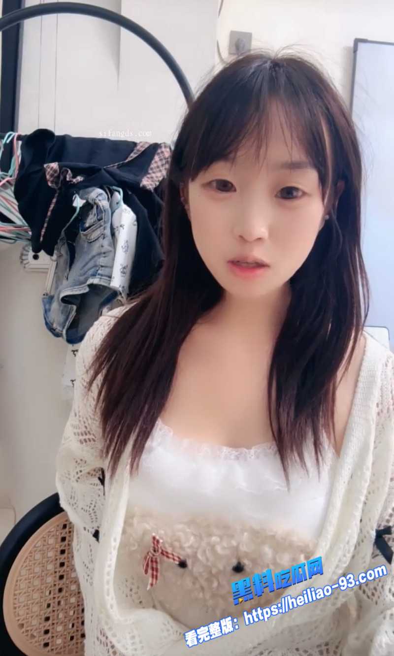 抖音网黄土豆泥07年童颜巨乳嫩妹下海直播刷私人飞机享受一对一裸聊自慰5 抖音网黄土豆泥07年童颜巨乳嫩妹下海直播刷私人飞机享受一对一裸聊自慰5
