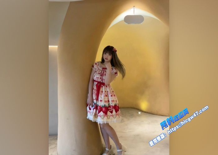 推特万人追更的网红女神一只云烧Buckycloud6月最新付费视频合集曝光 图1WH700x500px