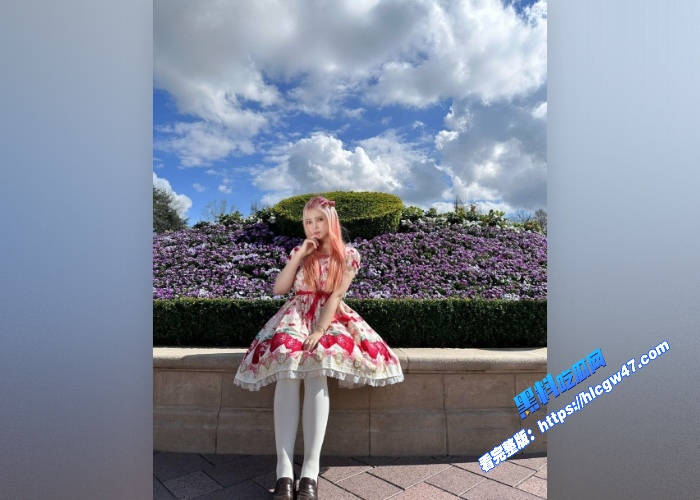 推特万人追更的网红女神一只云烧Buckycloud6月最新付费视频合集曝光 图2WH700x500px