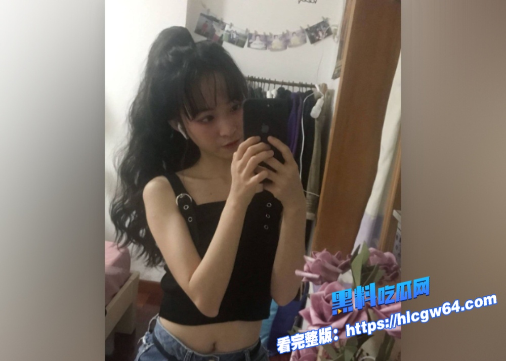 河南性感苗条少妇，独守闺房渴望大鸡吧插入，约炮同城猛男视频曝光，也是太久没吃过大肉棒了，直接整根深喉含住，爱不释手！图5
