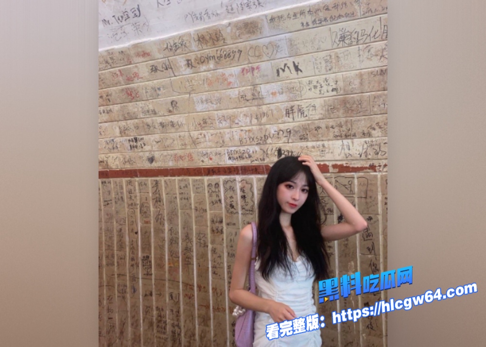 河南性感苗条少妇，独守闺房渴望大鸡吧插入，约炮同城猛男视频曝光，也是太久没吃过大肉棒了，直接整根深喉含住，爱不释手！图6