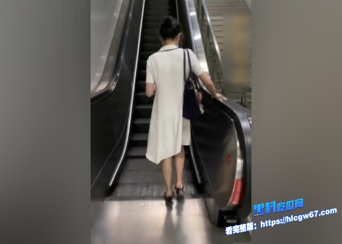 电梯战神无人后继偷拍电梯各种小姐姐裙底合集流出第一弹邪恶手指开启尾随抄底偷窥癖的核弹级福利 图4 电梯战神无人后继偷拍电梯各种小姐姐裙底合集流出第一弹邪恶手指开启尾随抄底偷窥癖的核弹级福利 图4