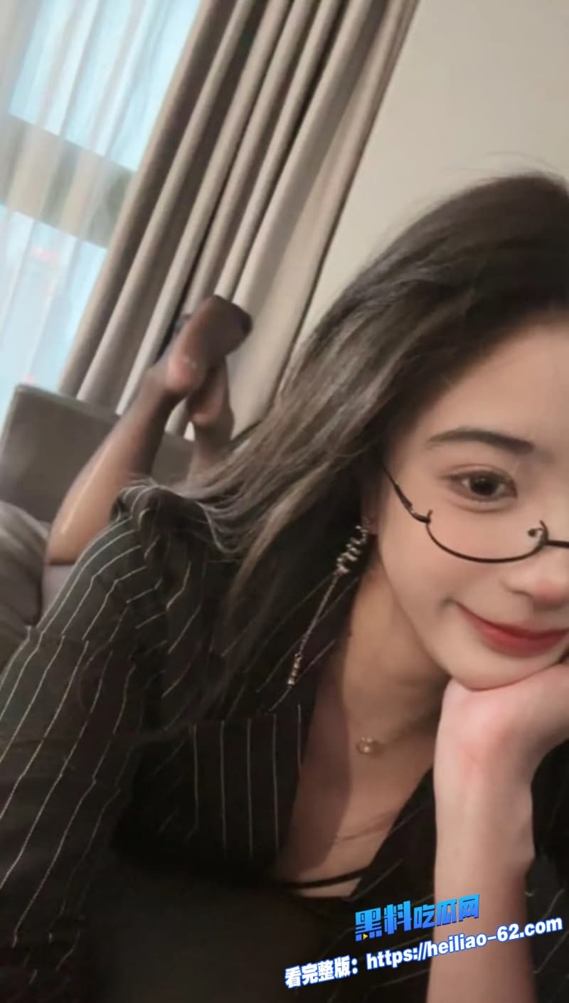 兄弟调教好母狗后直接送推特大神玩全程摄影记录纯纯绿帽现场啊5