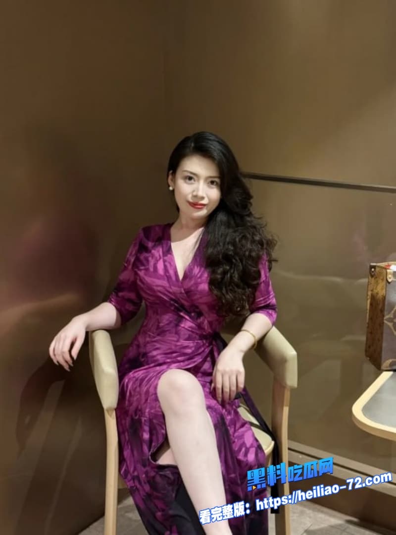 真实母子乱伦儿子忍不住把骚妈按在床上爆操娴熟的姿势堪称AV女优4 真实母子乱伦儿子忍不住把骚妈按在床上爆操娴熟的姿势堪称AV女优4