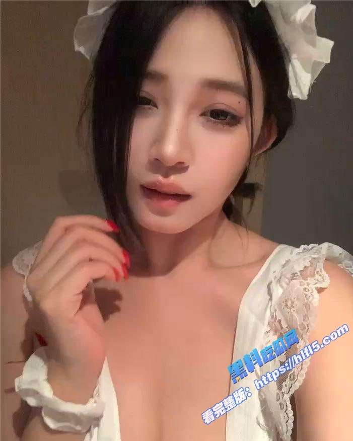 抖音230万粉网红 鹅鹅 罕见脸穴同框 假鸡巴自慰抖臀 福利视频流出真惊艳！3