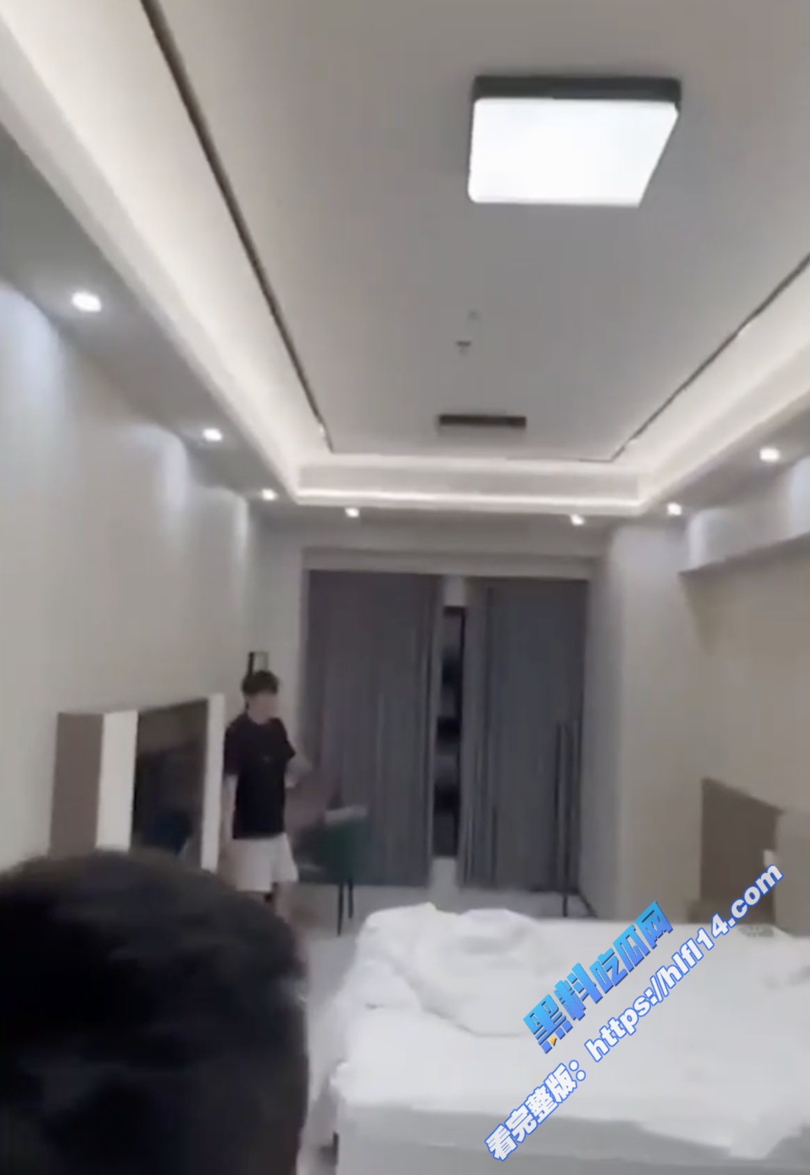 海南万宁抖音网红 李倩倩Aplexy 出轨 被老公蹲点酒店捉奸在床！1