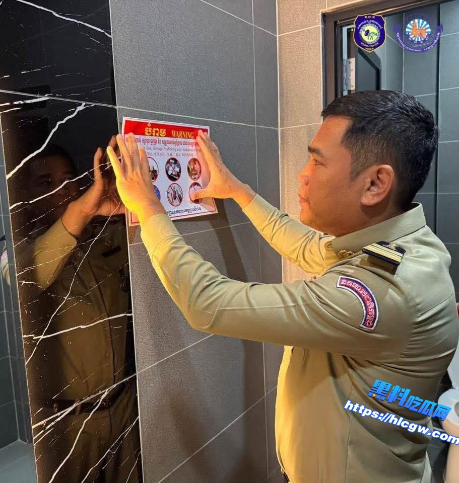 西港警方深入KTV现场进行禁毒宣传!03 西港警方深入KTV现场进行禁毒宣传!03