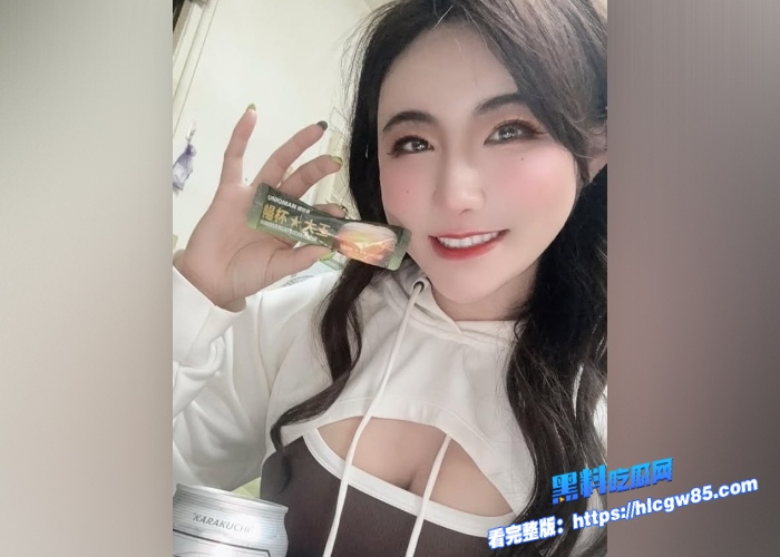 美艳儿媳与公公的禁忌之恋顶级网黄明星費爵娜公公我的穴已经变成你的精液容器了滚烫的浓精快填满我吧 3
