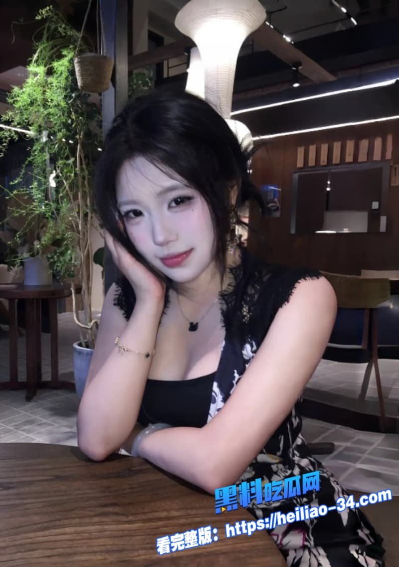 高颜值蜜桃臀女神和男友私拍视频流出馒头奶白虎逼眼神又纯又欲真的顶不住三分钟就想缴械 5