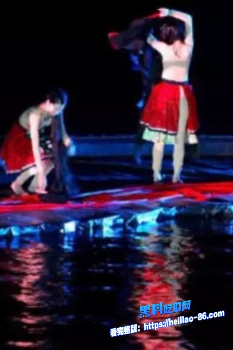 广西印象 刘三姐演出全裸争议 03年张艺谋首演 王予嘉18岁渔女出浴裸体桥段！18