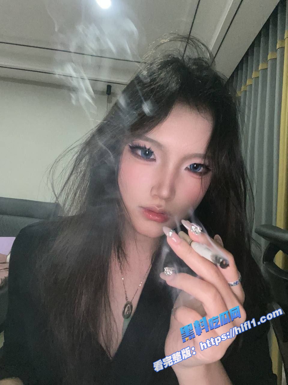 南京财经大学 蒋林霏 性爱视频流出 极品骚女穿开档情趣黑丝 被怼脸拍摄 ！2