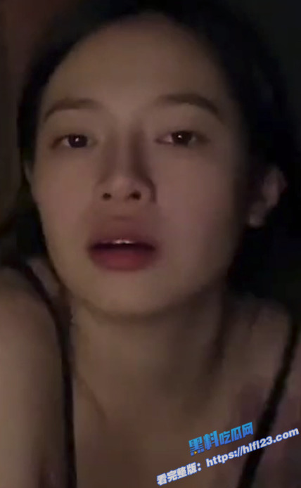 推特高颜值少妇 yamthacha 和男友打炮刮逼毛掰穴后入射精！2