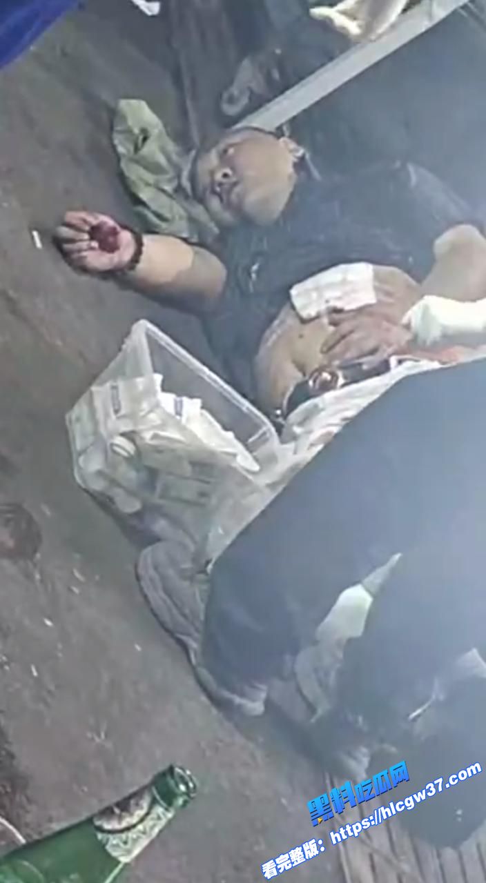 武汉硚口区崇仁路附近发生一起严重枪击事件 二死一伤 现场血腥状态惨不忍睹！图7