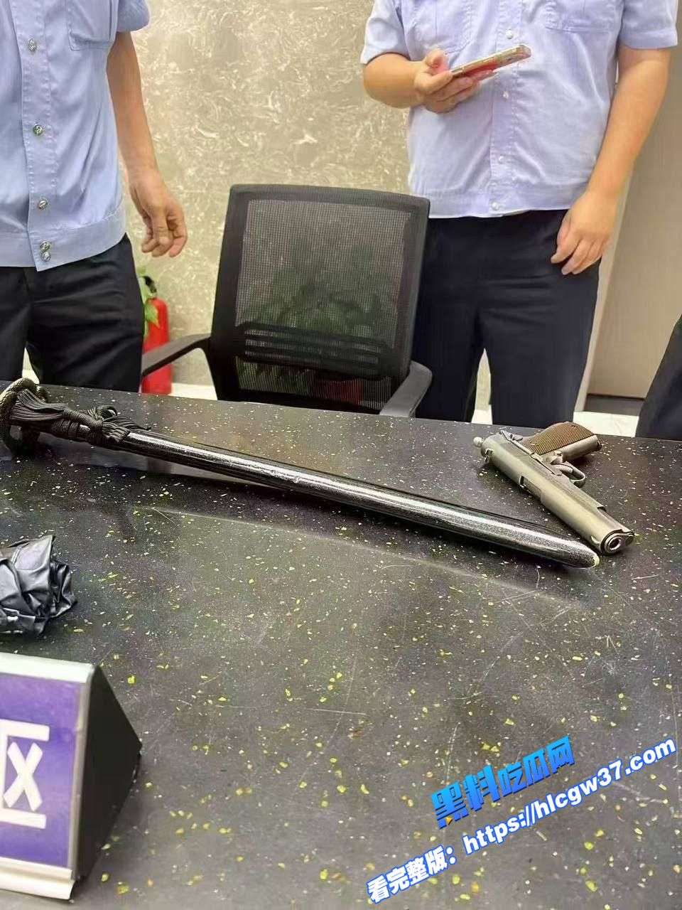 武汉硚口区崇仁路附近发生一起严重枪击事件 二死一伤 现场血腥状态惨不忍睹！图11