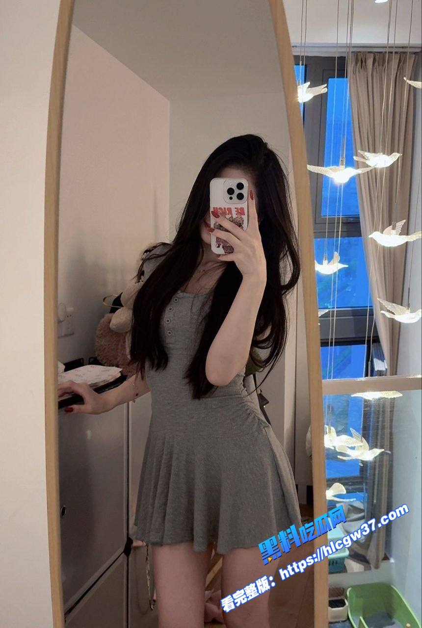 某职业技术学院女学生天天发 自拍图片视频流出渴望一个男人来操她 图1