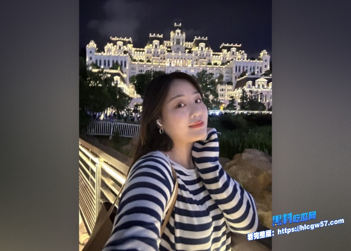 推特高颜值反差女网红依依私密生活照露点福利曝光日常喜欢穿各种丝袜擦边居多 图1