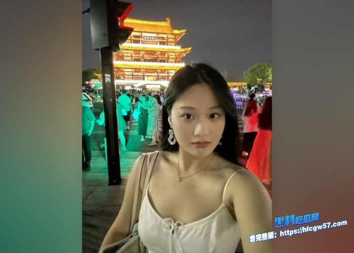 推特高颜值反差女网红依依私密生活照露点福利曝光日常喜欢穿各种丝袜擦边居多 图28